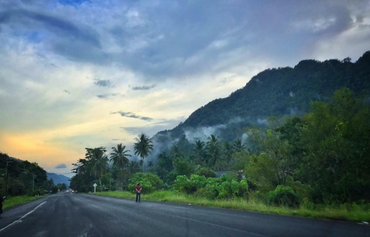 Baan Suan Tondin Hotel Satun Bagian luar foto